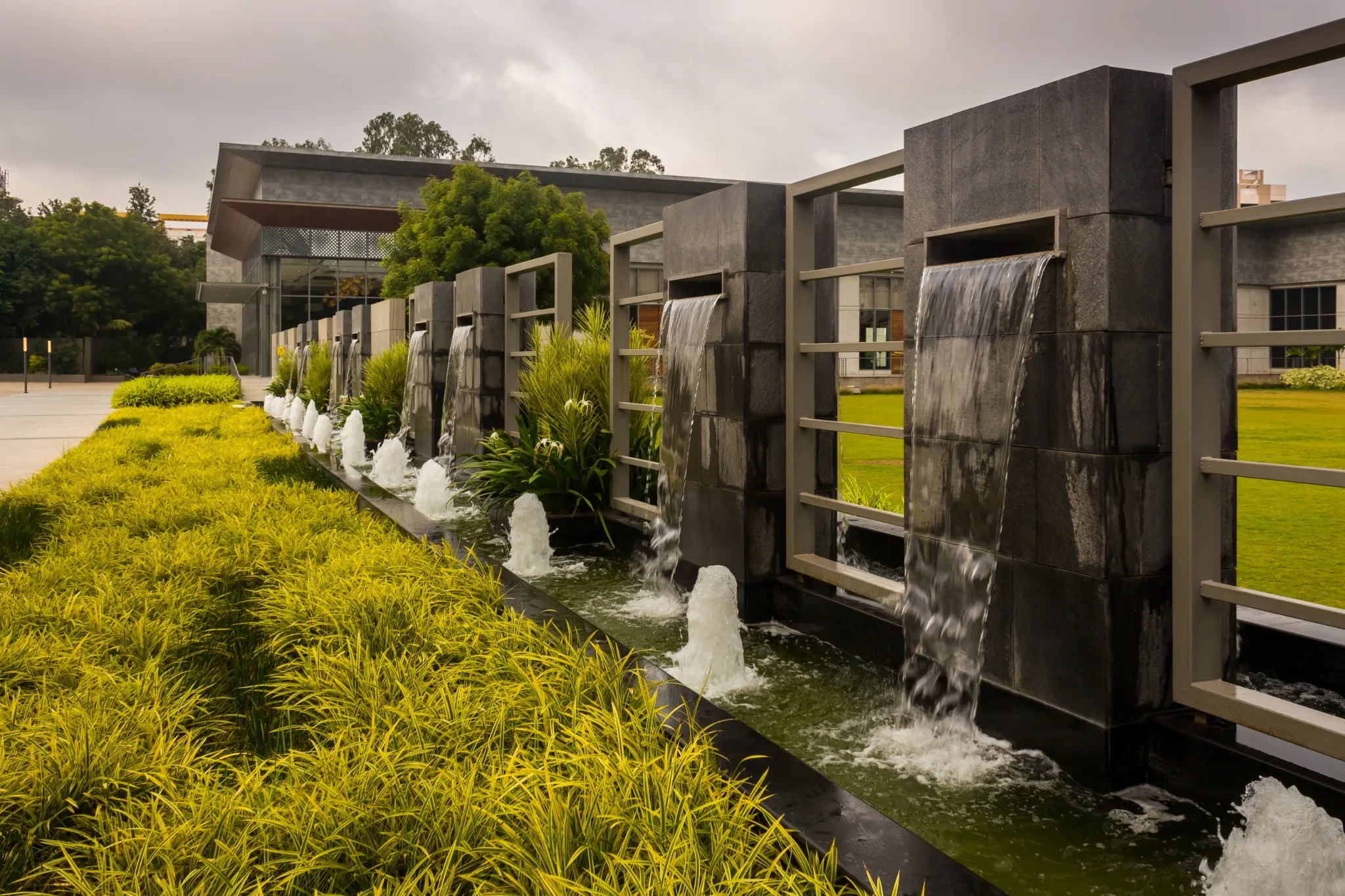 Auspecius exterior water feature